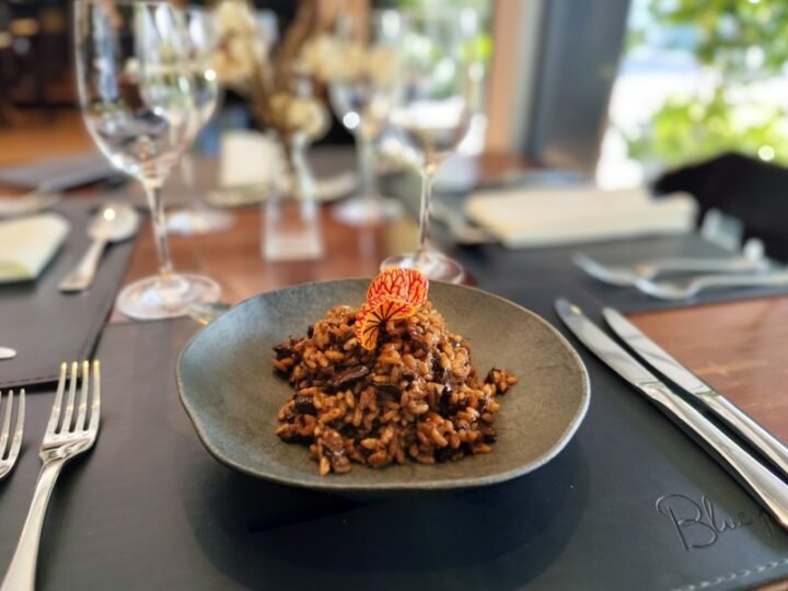 Blue Tree Premium Florianópolis oferece gastronomia regional em ambiente moderno e acolhedor