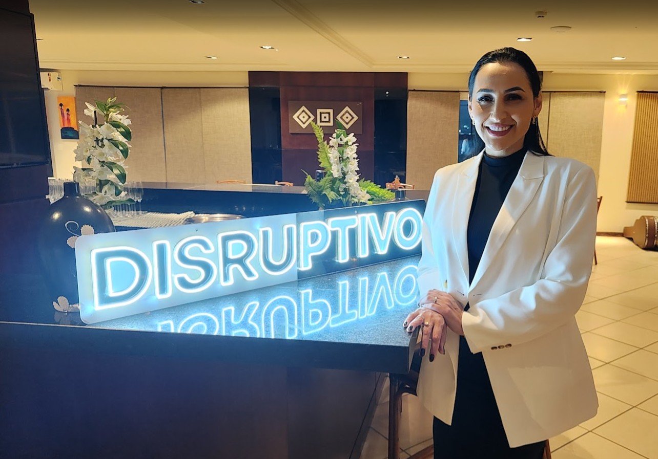 Um novo capítulo na trajetória de Danisa Virmond: lançamento do livro Disruptivo sela sua transição para uma nova jornada no setor hoteleiro