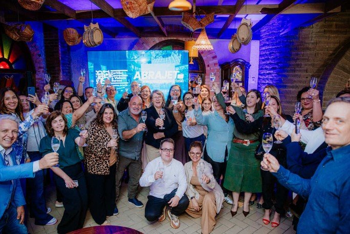 ABRAJET-PR empossa nova diretoria e reforça papel do jornalismo especializado no fortalecimento do turismo