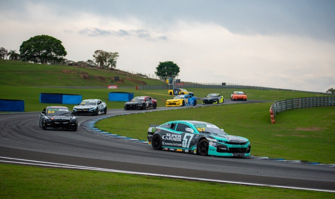 Felipinho Tozzo, o catarinense na briga pelo título da NASCAR, em Interlagos, no final de semana
