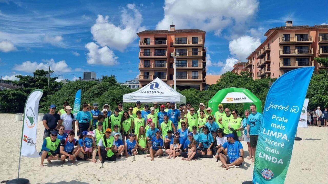 Projeto “Dazum Banho”, da Habitasul, promoveu neste domingo mutirão de limpeza e educação ambiental na praia de Jure