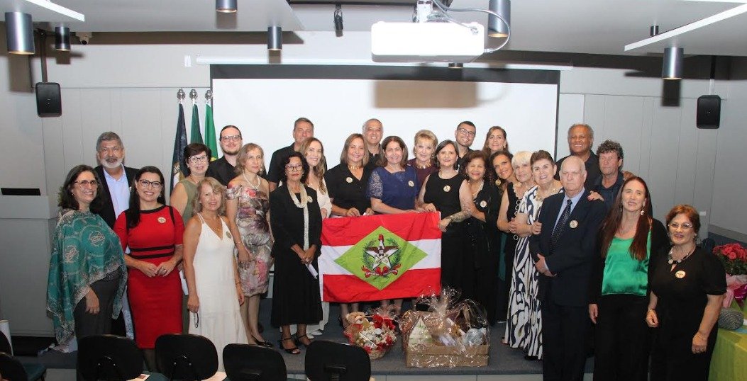 Palhoça vive noite histórica com fundação do Núcleo Cultural da Rede Sem Fronteiras em Santa Catarina